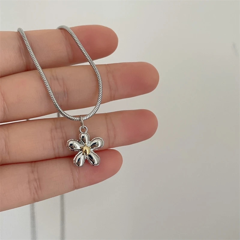 Women'S Emo Accessories - Colliers pendentif fleur en acier inoxydable