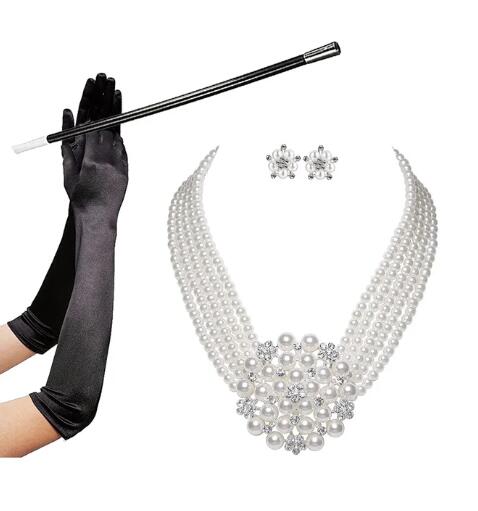 Women'S Accessories In The 1950S - Audrey Hepburn petit déjeuner chez Tiffanys