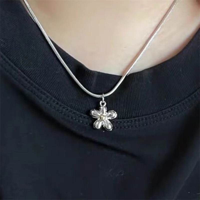 Colliers pendentif fleur en ac - Women'S Emo Accessories avis et prix