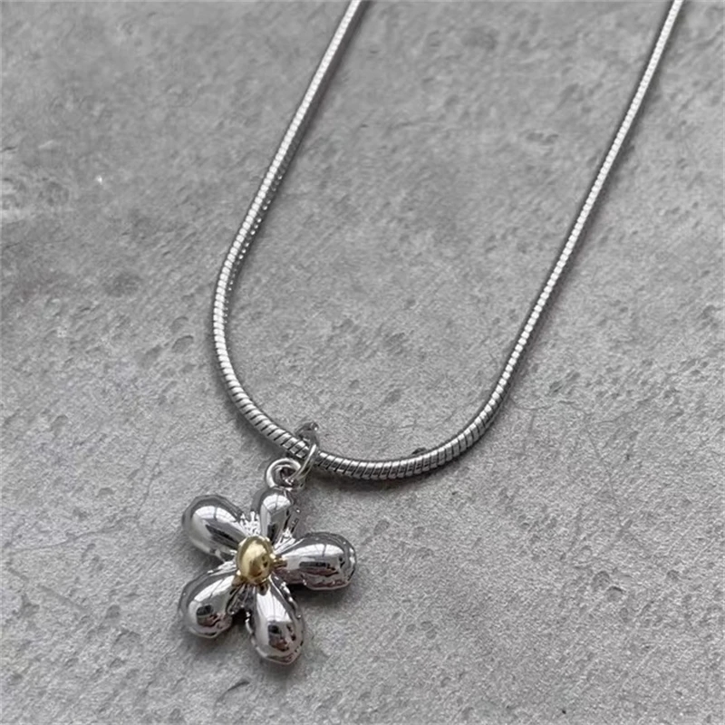 Colliers pendentif fleur en ac - Women'S Emo Accessories avis et prix